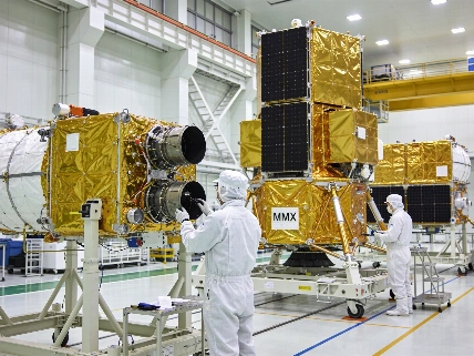 Japan Prepares MMX Spacecraft for Mars Moon Sample Return Launch Science.Report