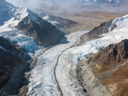 Glaciers Observed Flowing Down the Himalayas from Space Scince.Report