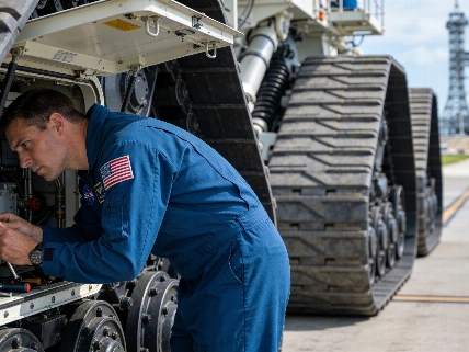 How NASA Mechanics Maintain Spacecraft and Support Exploration Science.Report