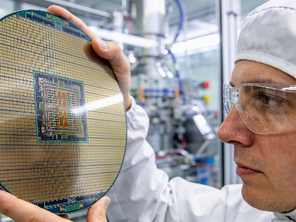 PsiQuantum Secures Major CHIPS Act Funding for Photonic Quantum Manufacturing Science.Report