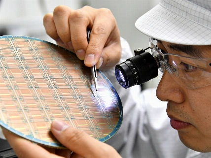 Japan Backs Hitachi and Intel to Develop Silicon Spin Qubit Processors Science.Report