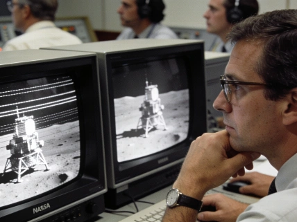 Viking 1's First Mars Surface Image Changed Planetary Exploration Scince.Report