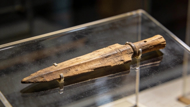 How Archaeologists Trace the Oldest Known Weapons in Human History Scince.Report