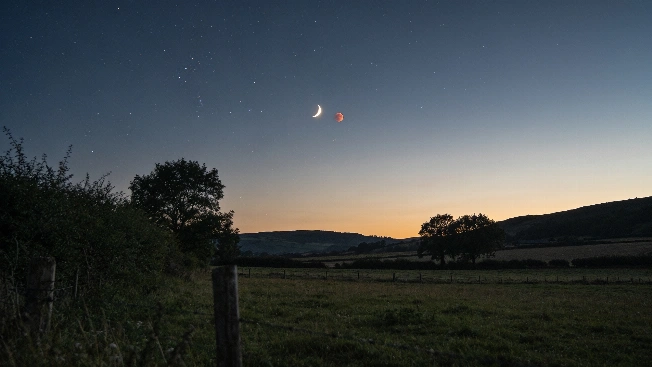 Crescent Moon and Mars Align Over Taurus Before Dawn on August 9 Science.Report