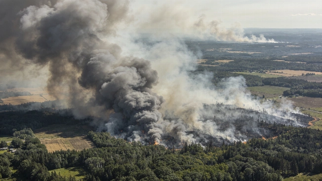 NOAA-21 Satellite Captures Canada Wildfire Smoke Spanning Continents Scince.Report