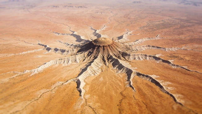Australia's Spider Crater Preserves the Shape of an Ancient Impact Science.Report