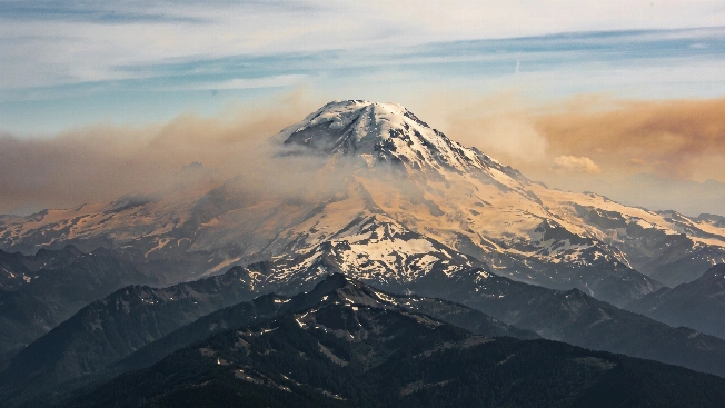 Wildfire Smoke from Space: ISS Images Pacific Northwest Volcanoes Science.Report